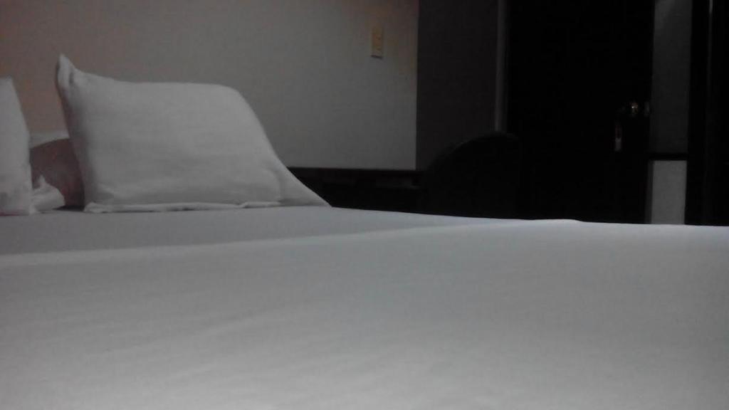 Hotel H21 Cali Extérieur photo